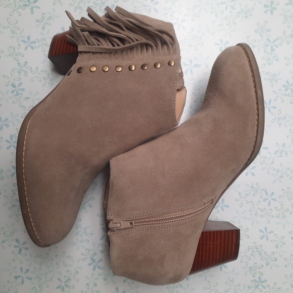 Vionic bootie size 8